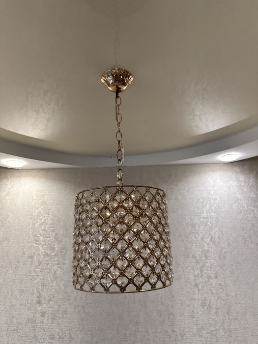 Продам люстру и споты к ней