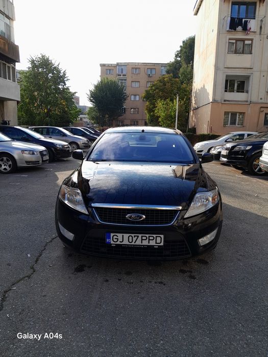 Vând Ford mondeo