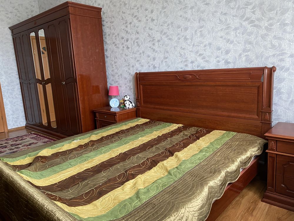 Продается кровать двуспальная без матраса