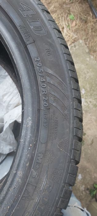 Vand 2 anvelope 295/40 R 20