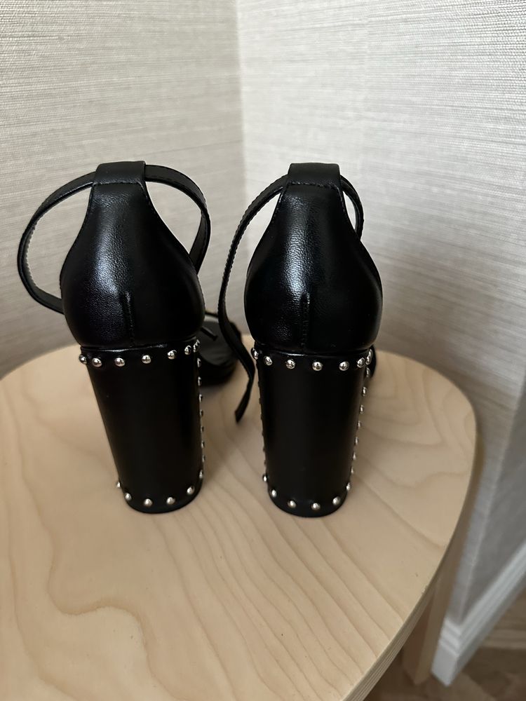 Дамски сандали STEVE MADDEN 39 номер