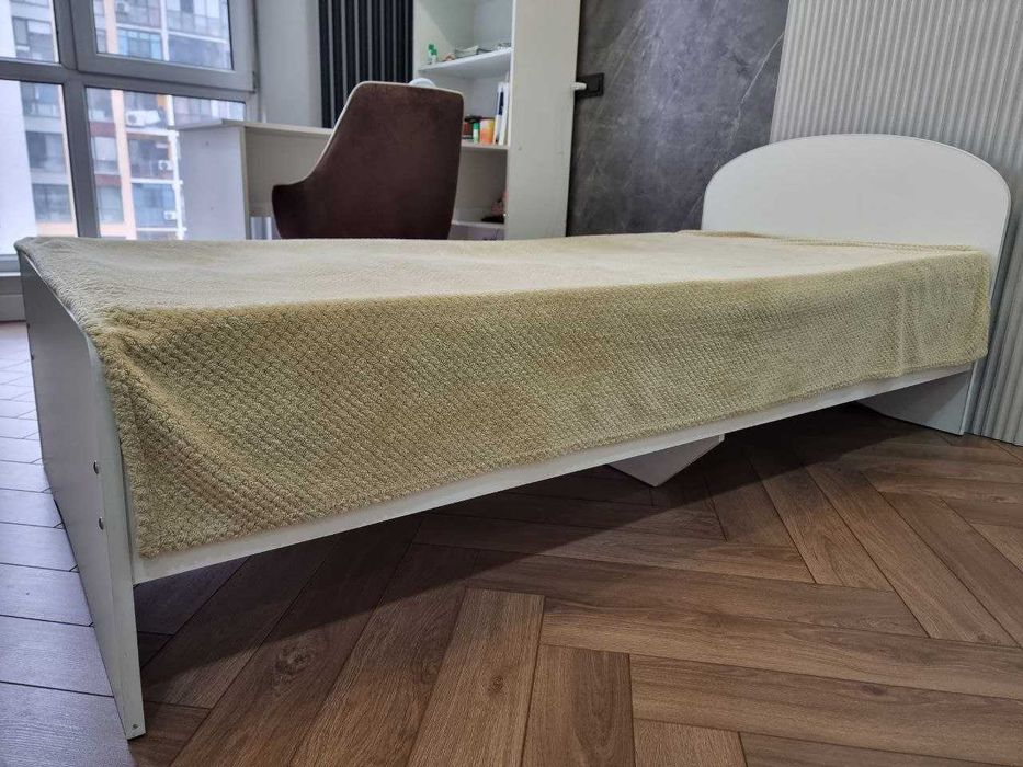 Продам кровать 90х200