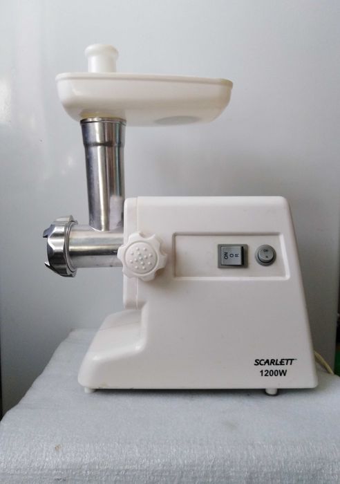 ОТДАМ ДАРОМ мясорубку, 1200w, SCARLETT, Англия, работает ХОРОШО, бу