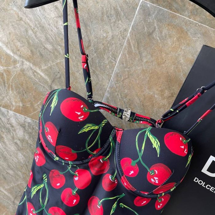 dolce gabbana лукс янги купальник сотилади.
