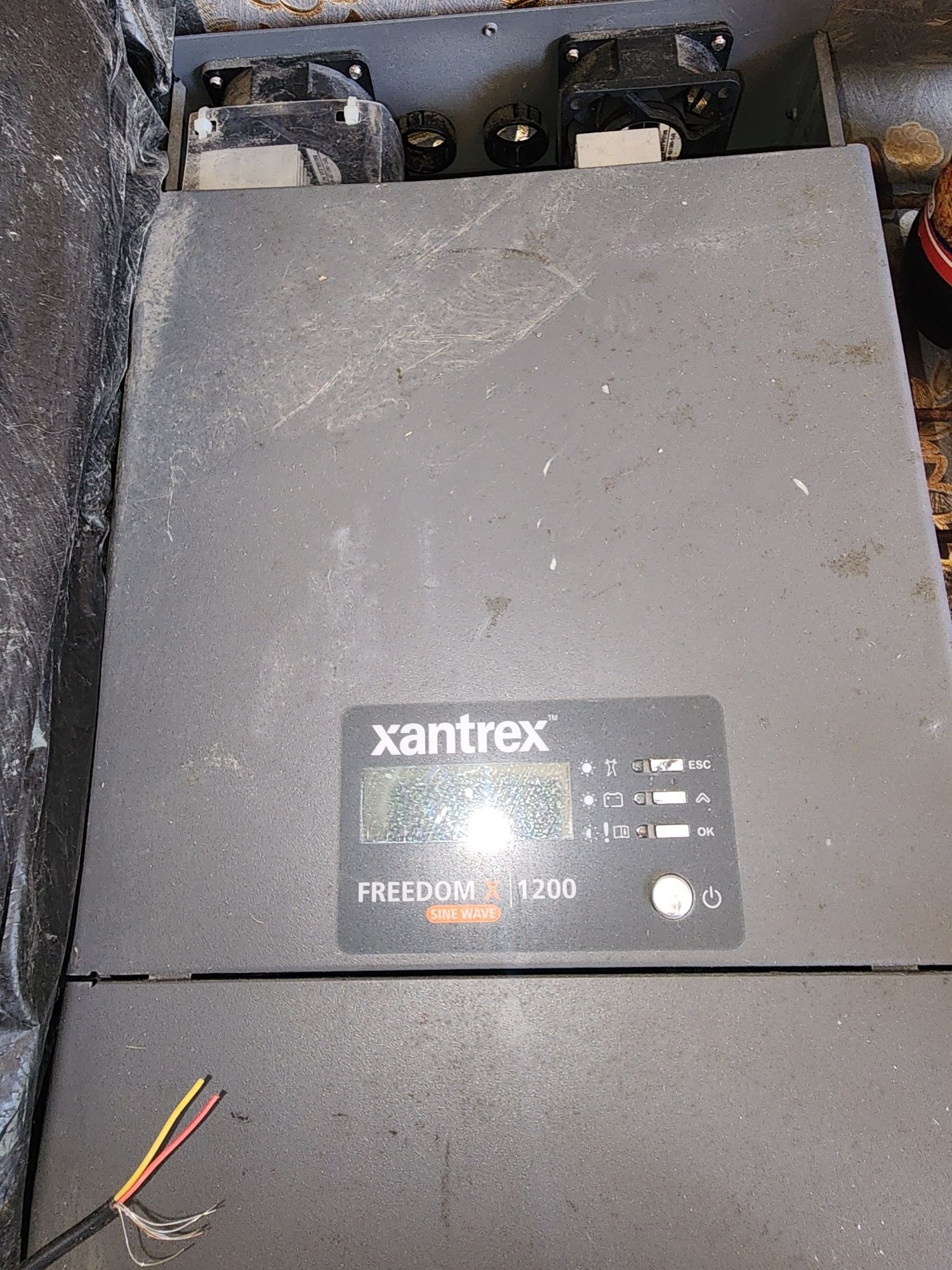 Инвертор  xantrex