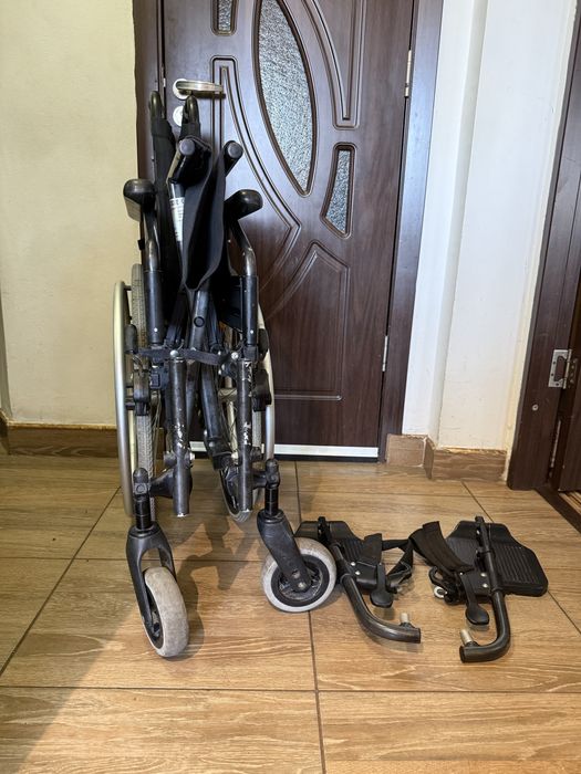 Fotoliu medical transport pacienti scaun carut batrani handicap