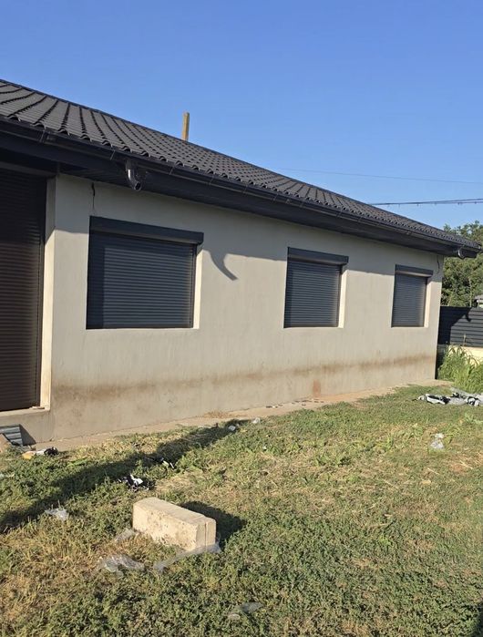 Rulouri exterioare aluminiu electrice și manuale