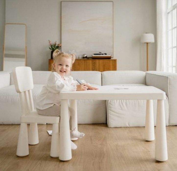 Продаю Стол со стульями  от бренда Ikea