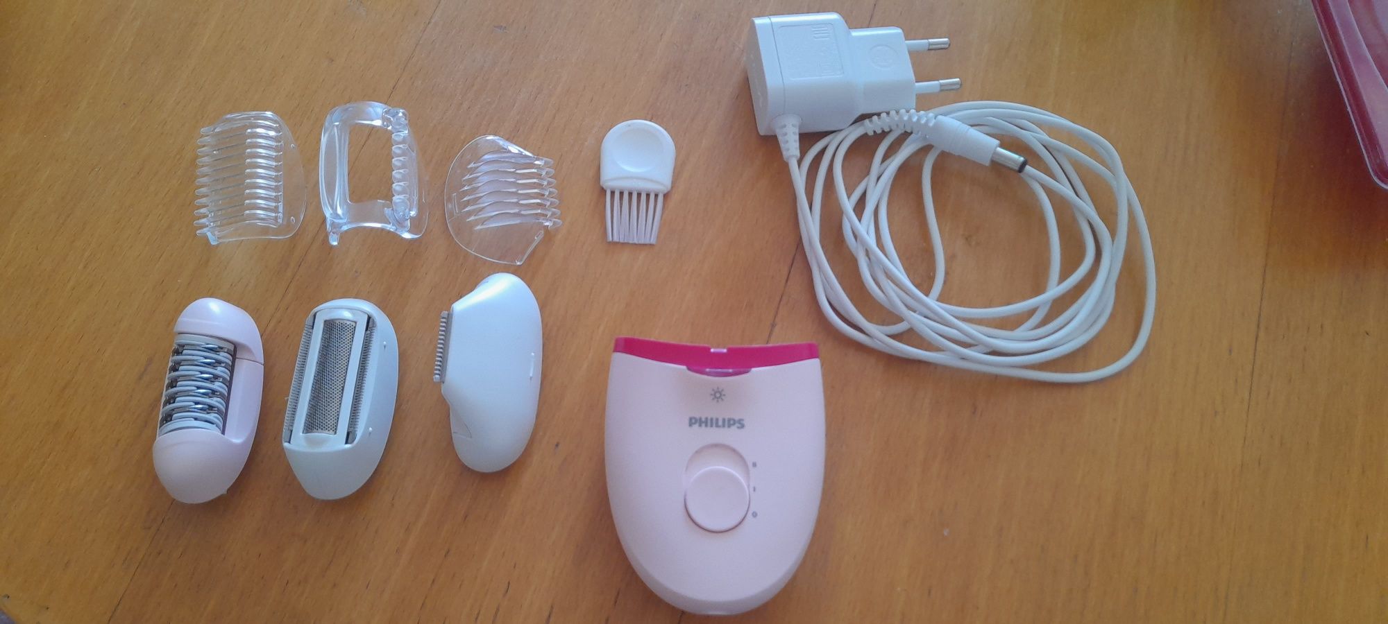 Компактен епилатор с кабел Philips Satinelle Essential BRE285/00
