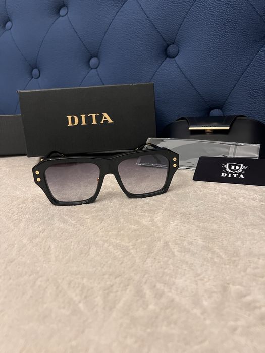 Ochelari de soare dita