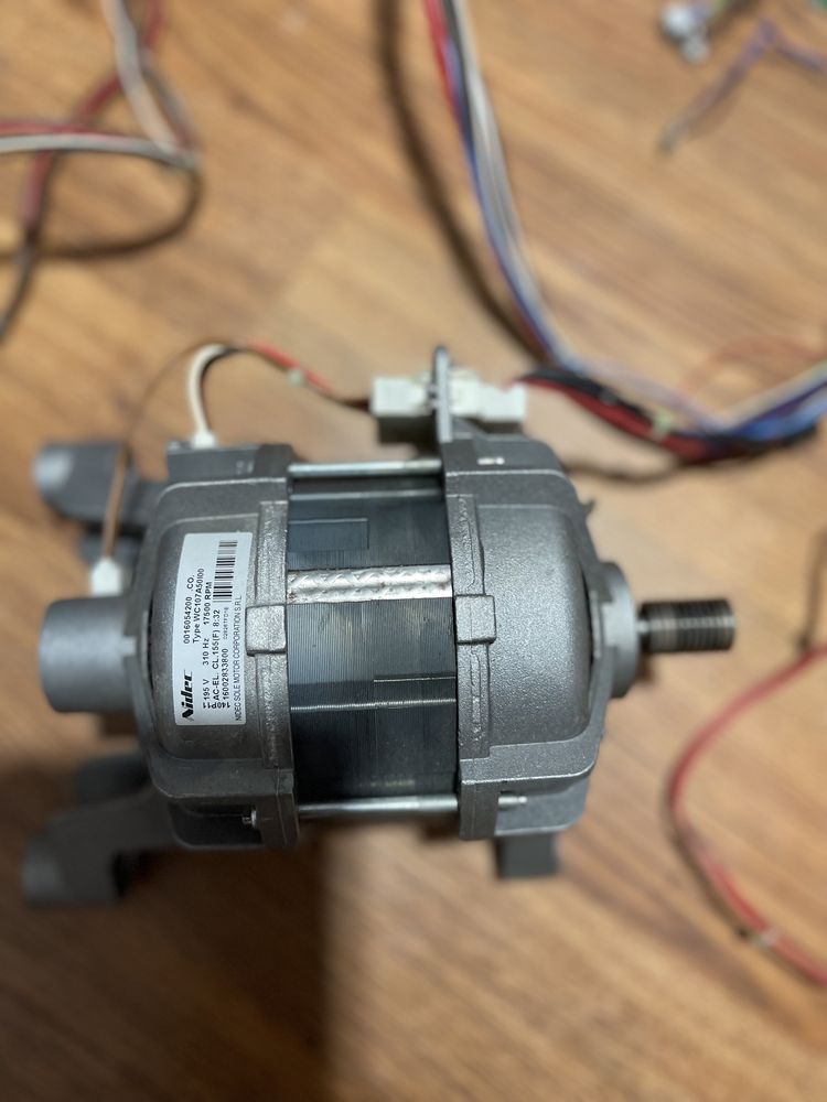 Vand motor masina de spalat Ariston Hotpoint AQ83D29B