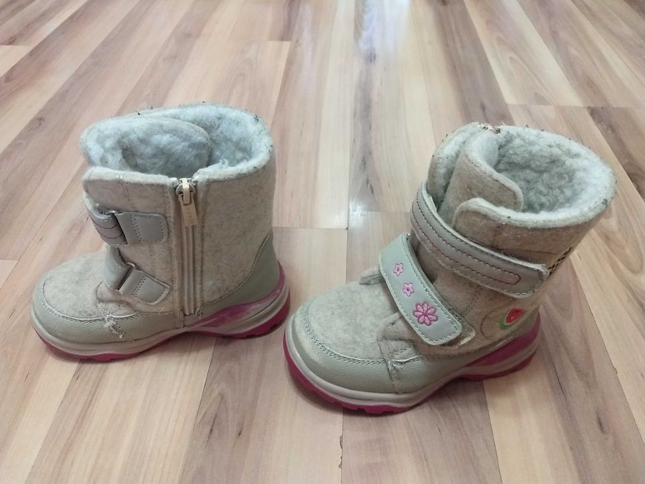 Продам детские зимние войлочные сапоги.