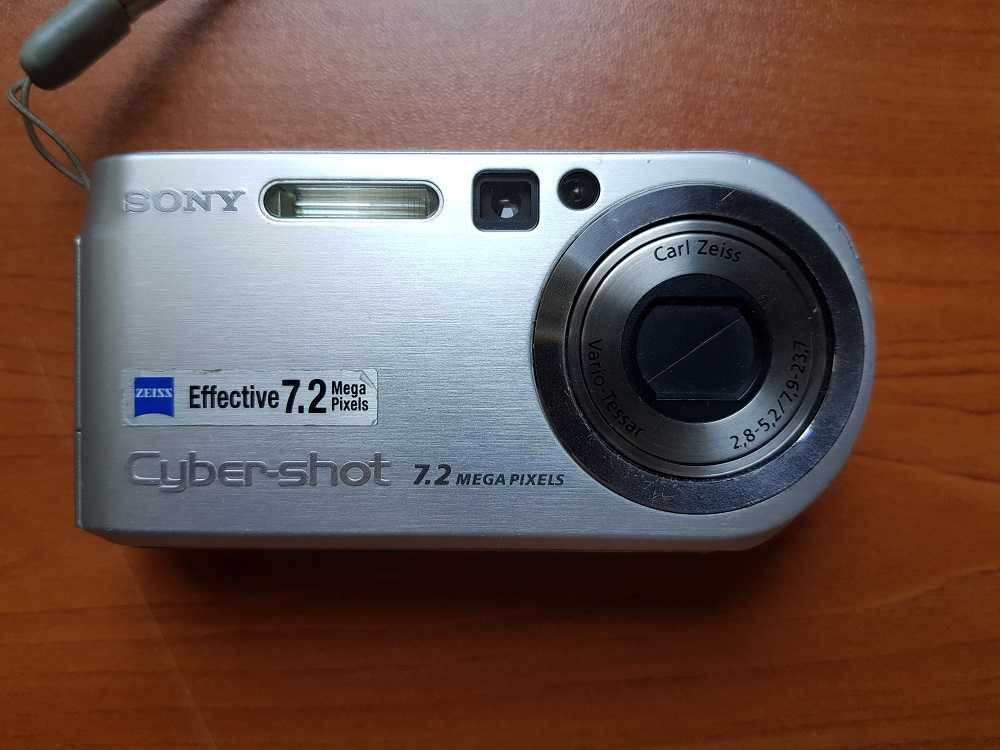 Sony Cyber-shot DSC-P200 7.2MP Digital Camera