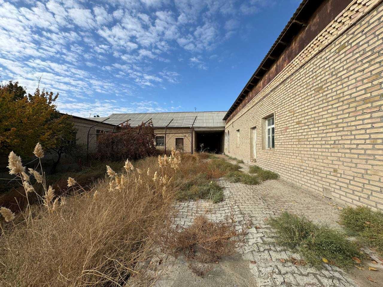 15 sotiqli hovli sotiladi.