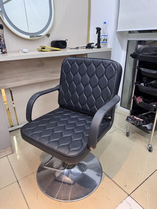 Полка , стулья для мастеров, помощники