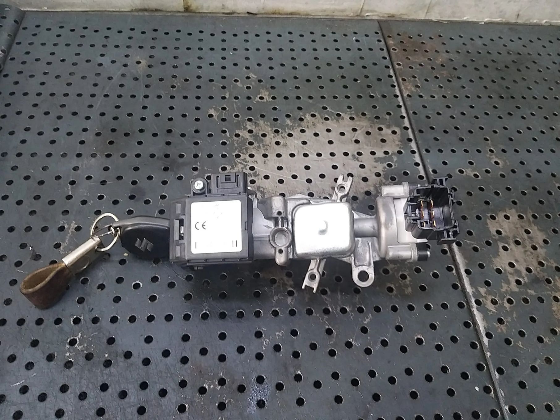 Contact auto cu cheie suzuki vitara ly 3397054p00