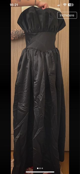 Rochie deoaebita facuta pe comanda la casa de moda.