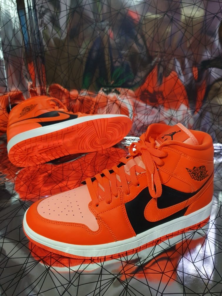 Jordan 1 Mid  Orange mărimea 44