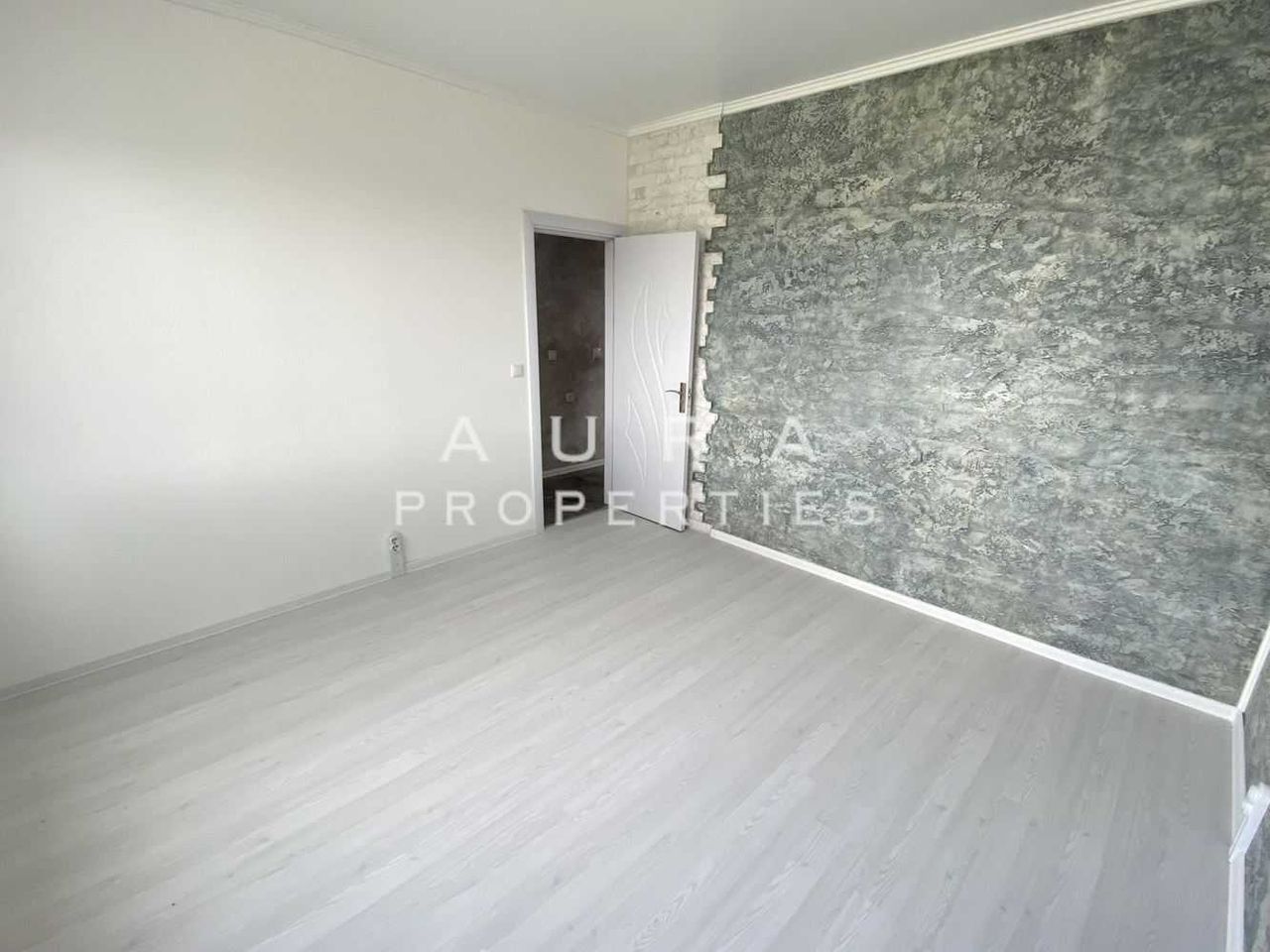 Продава се Тристаен апартамент в Разград, Орел - 80 кв.м за 1275 €/кв.м - Снимка #3