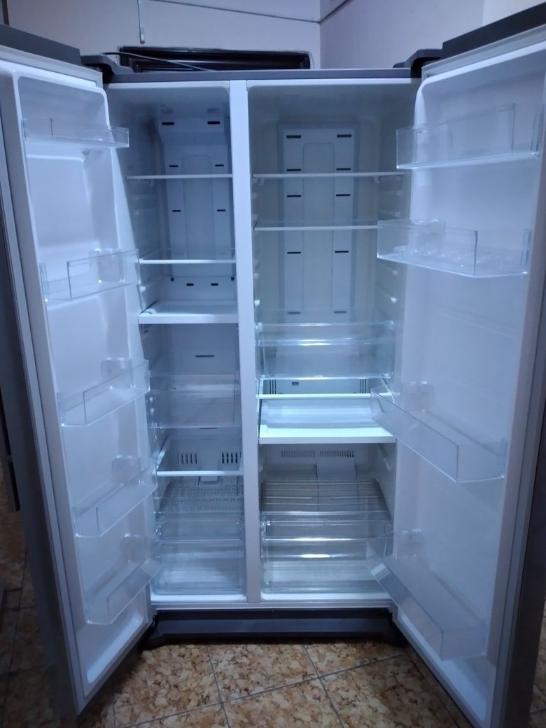 Холодильник Samsung side-by-side