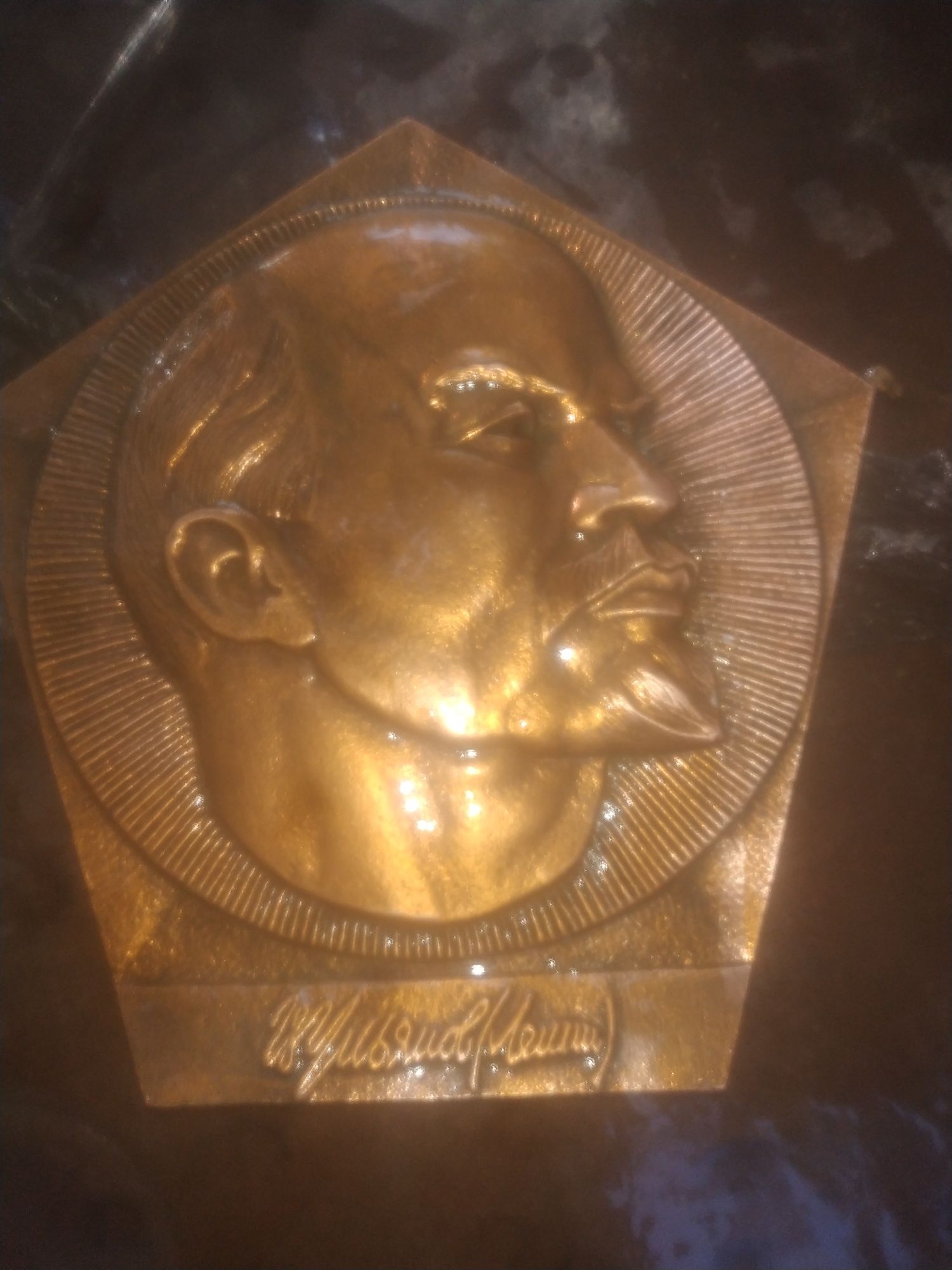 Lenin kallasi antikvar yaxshi saqlangan