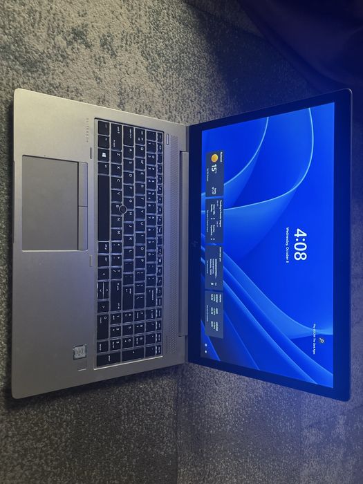 vand laptop perfect pentru ofice