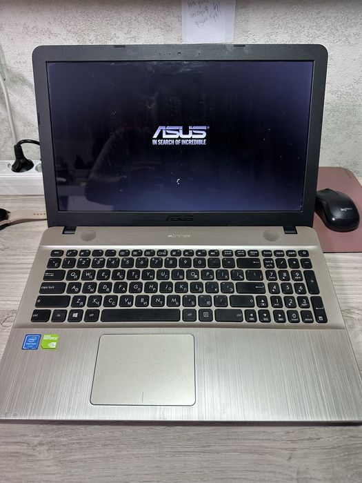 Ноутбук Asus для дома и учебы.
