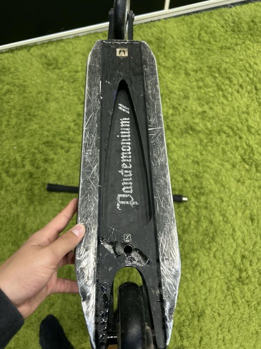 Custom тротинетка