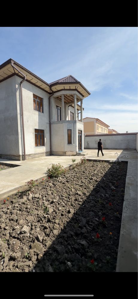 Jomboy sentrda 2 etajli xovli evro remont