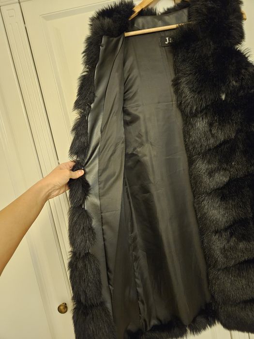 Vesta blana artificiala