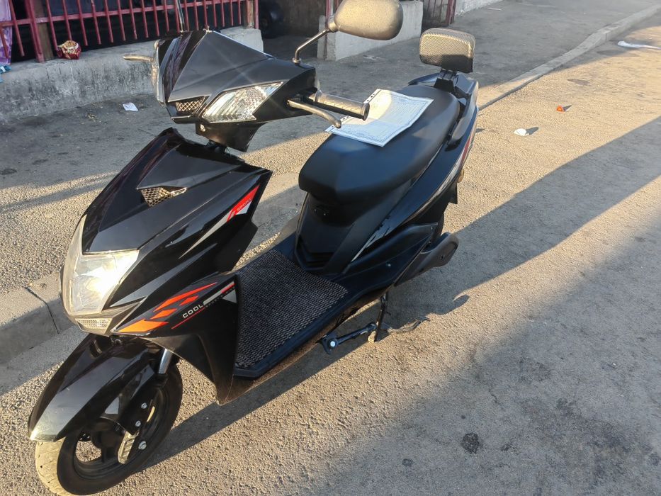 scuter electric cu carte