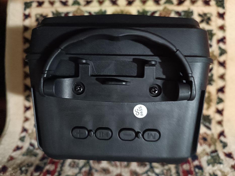 Продам новую музыкальную блютуз колонку