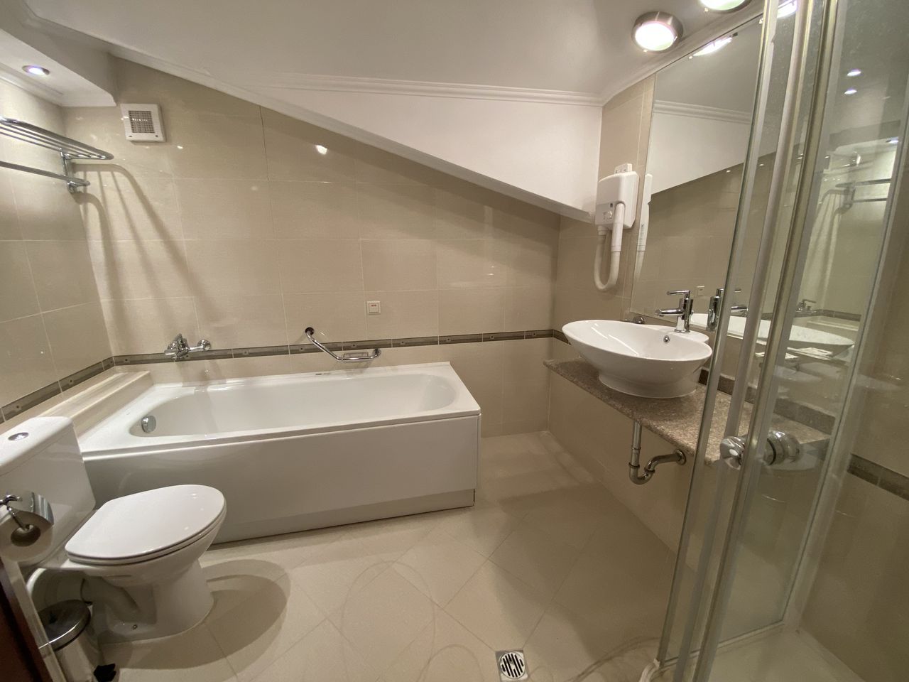 Продава се Тристаен апартамент в Банско - 149 кв.м за 833 €/кв.м - Снимка #10