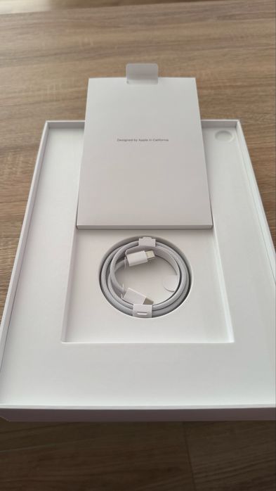 Продавам iPad Air 5th Gen WiFi 64GB