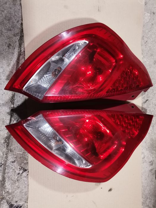 Stop / stopuri /stanga/dreapta/Ford Fiesta Mk6 nonfacelift 2013-2017
