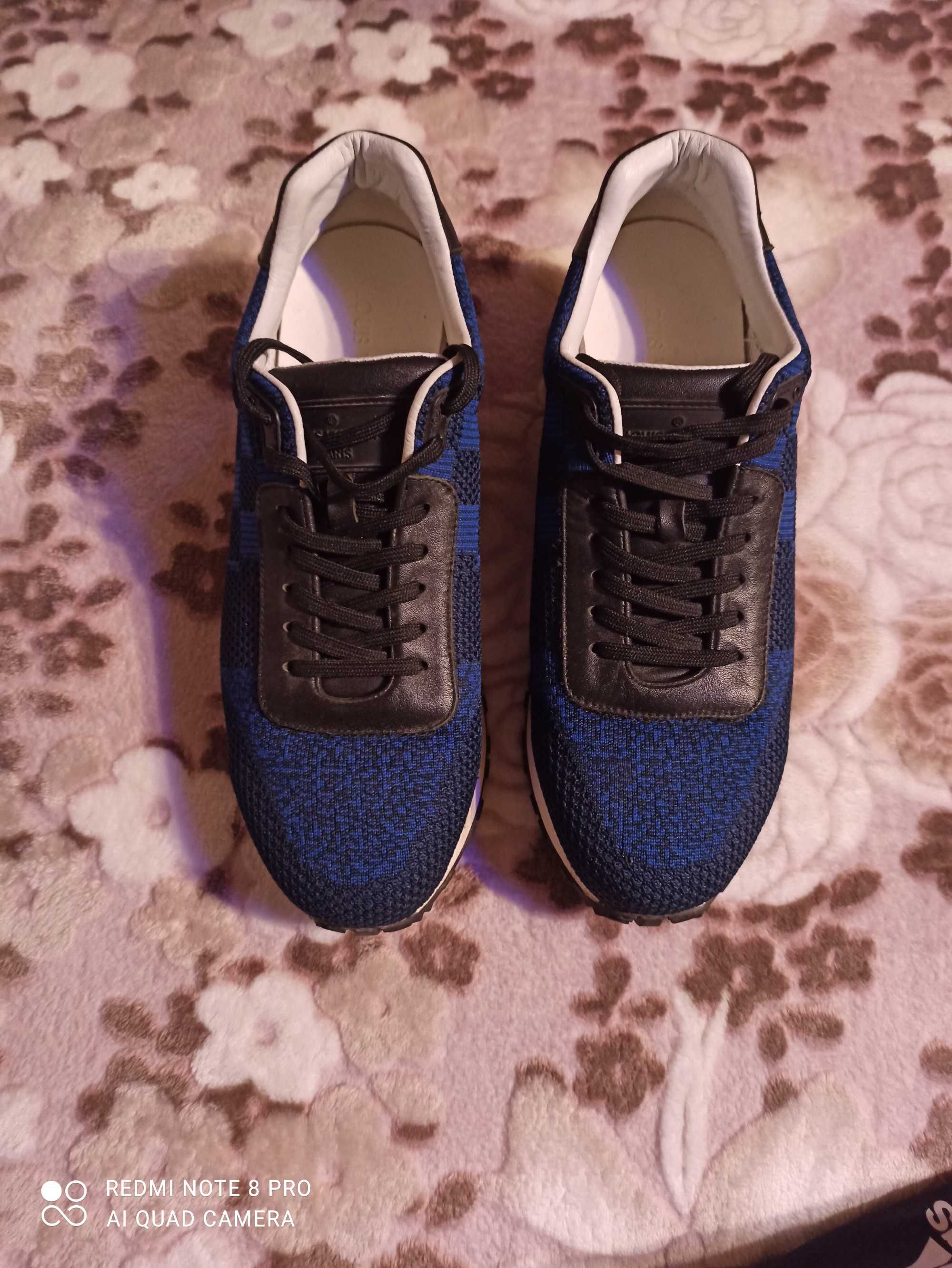 Adidași Louis Vuitton