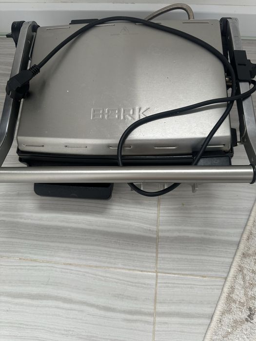 Продам грильницу BORK , в хорошем состоянии срочно!