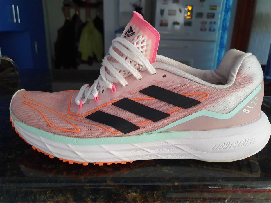 Vand ADIDAS Lightstrike marimea 38,5