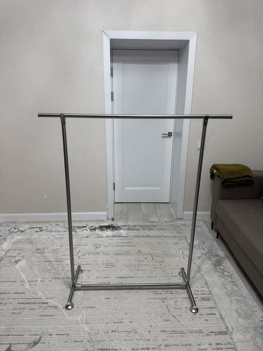 Продам вешалку! Рейл