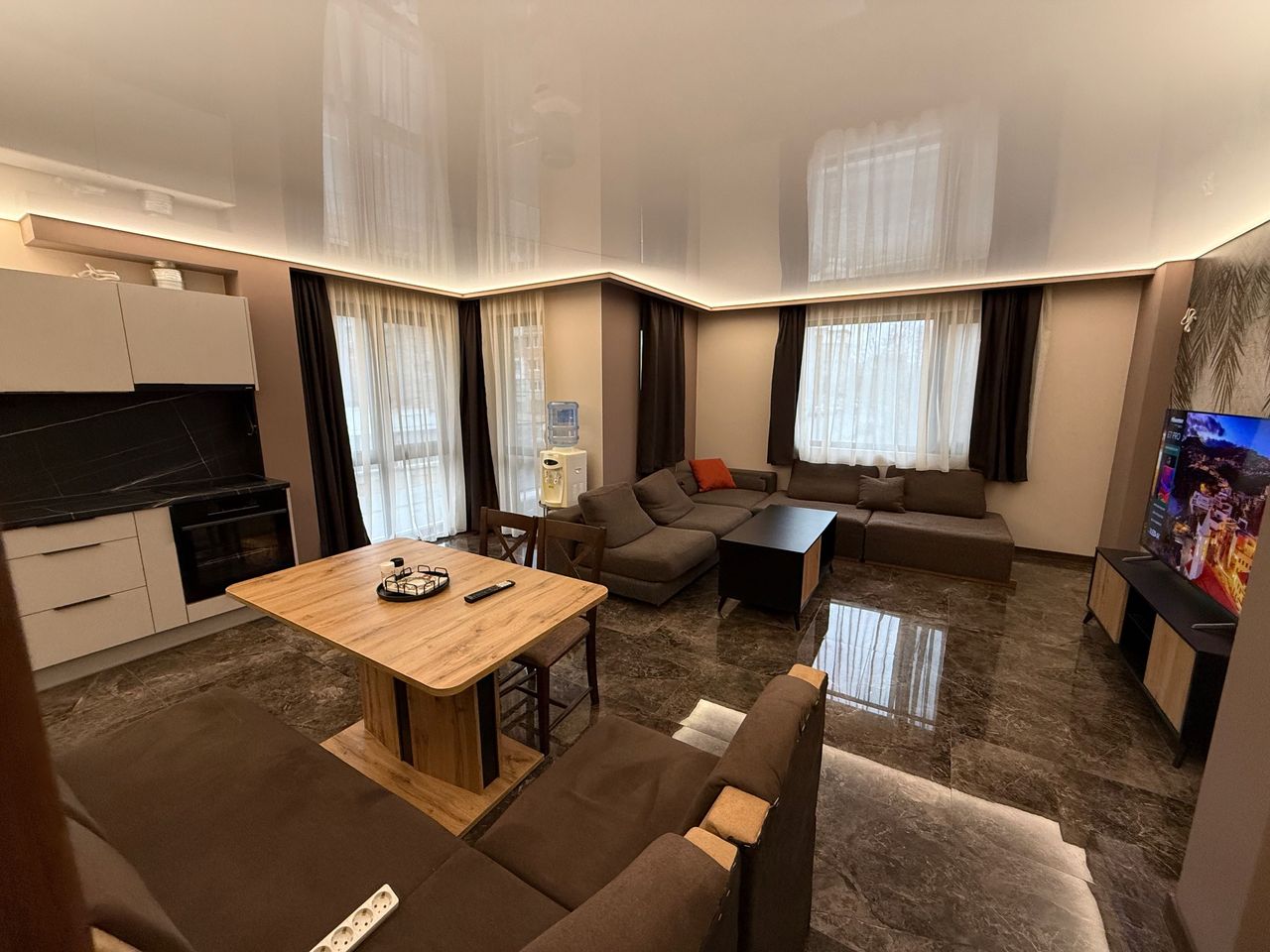 Дава се под наем Тристаен апартамент в Перник, Мошино - 110 кв.м за 612 € - Снимка #1
