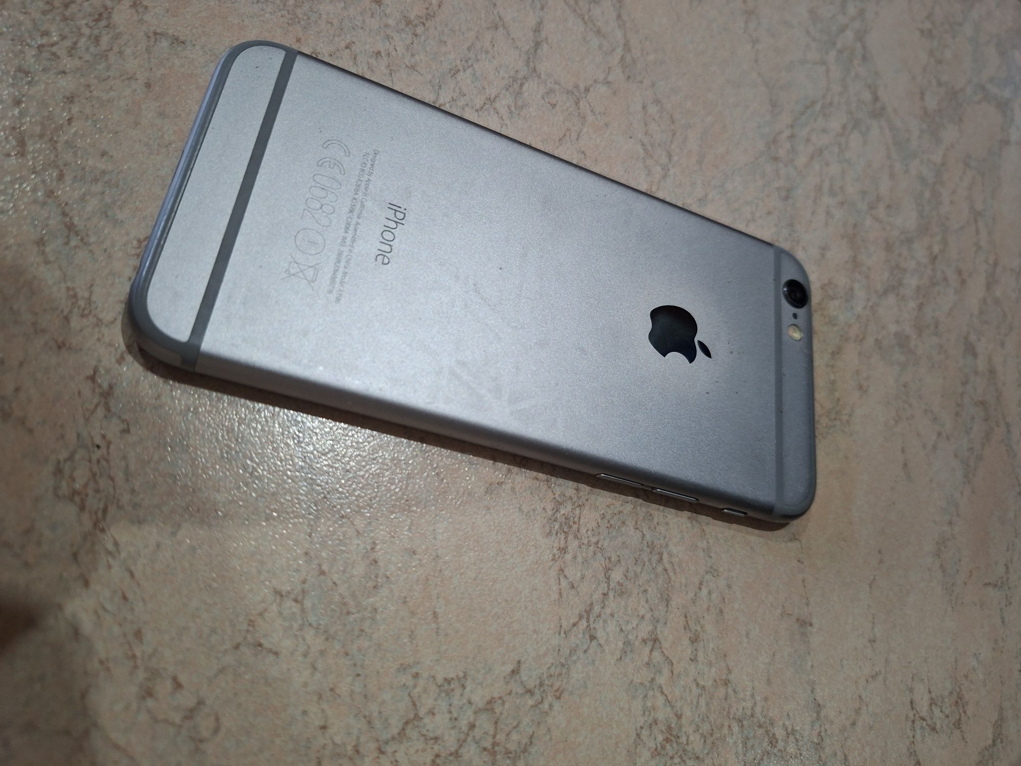 IPhone 6 батарею держит нормально