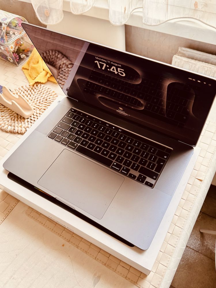 Macbook pro ‘16 2019 intel core I9, 1TB SSD, 16GB RAM