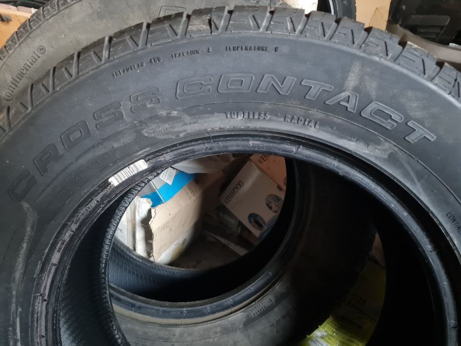 Două cauciucuri-anvelope 215 65 16 Continental- iarna