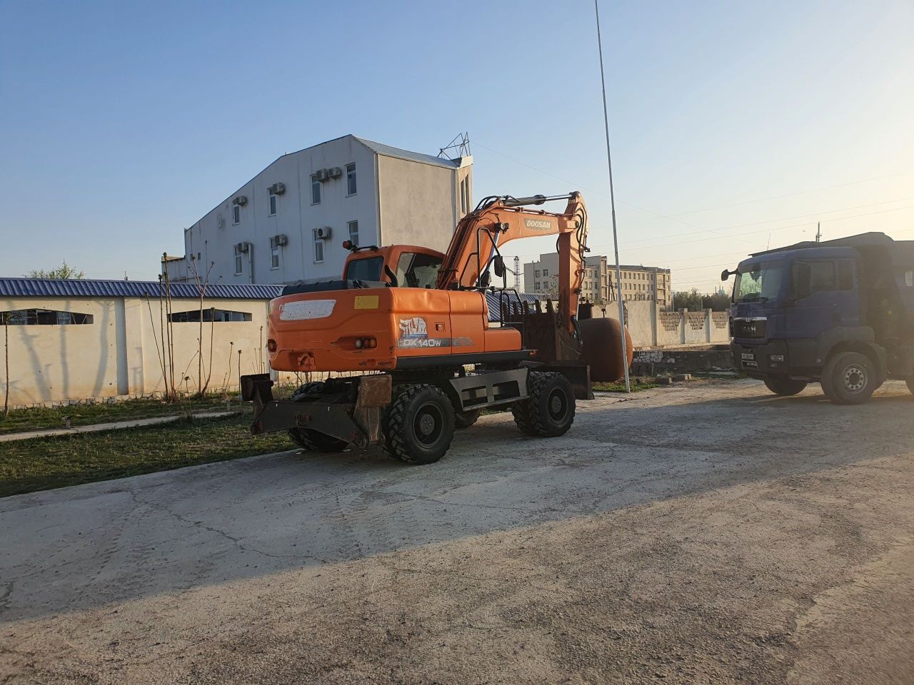 Doosan Ekskavator W140 Sotiladi