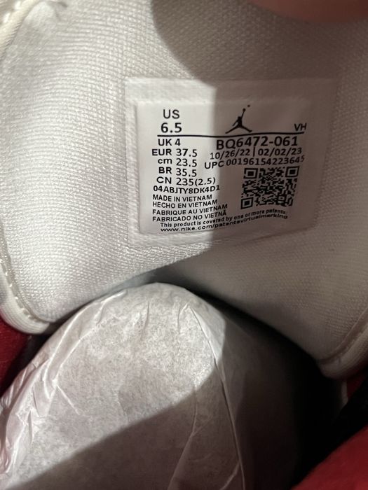 Adidasi Nike Air Force si Nike Jordan