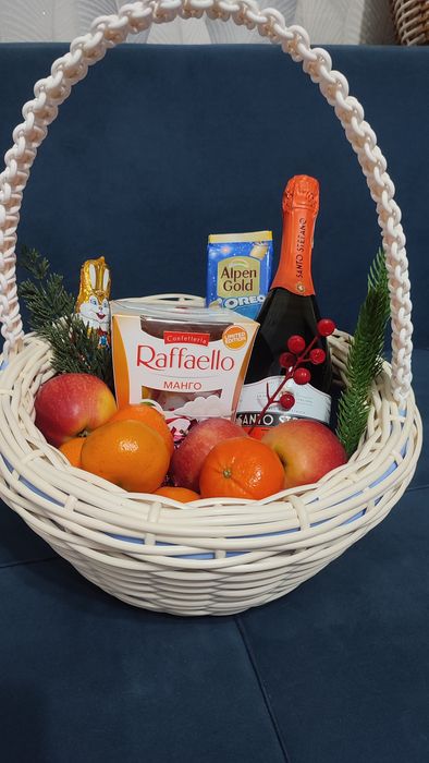 Фруктовая корзина из ротанга