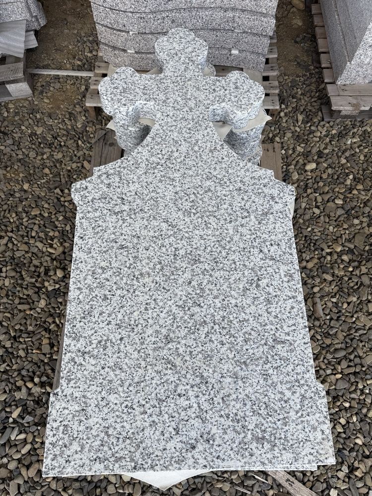 Monumente din granit