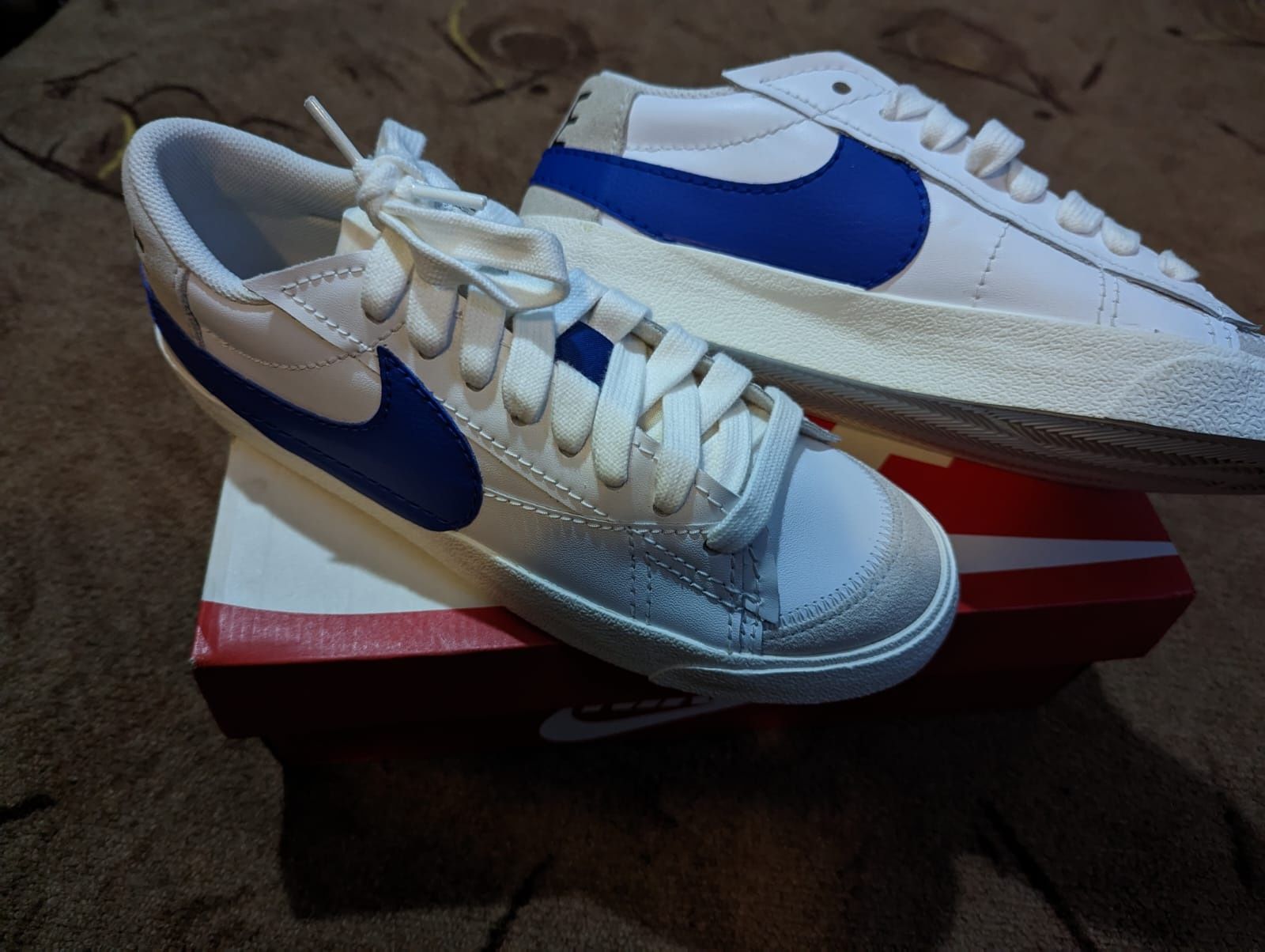 Adidasi  Nike Blazer Low si React Live