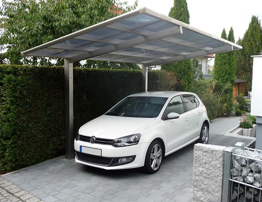 Carport metalic fotovoltaic o masina