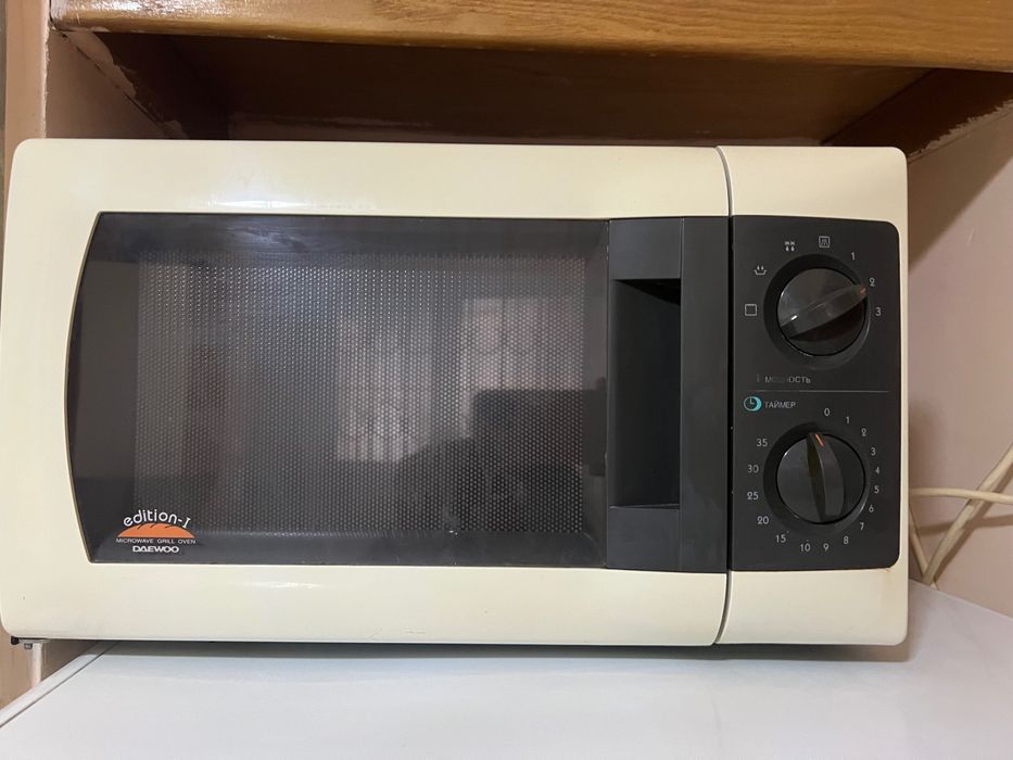 Шкафы, столы, тумбы